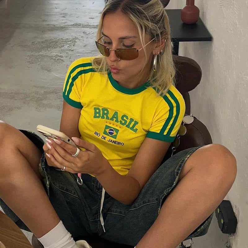 Camiseta Crop Top Deportiva Retro Mujer Estampado Brasil